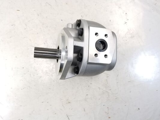 Περονοφόρος Gear Oil Pump 130-5643 Αντικατάσταση υδραυλικής αντλίας για βαρέα μηχανήματα Συσκευή διεύθυνσης από κράμα αλουμινίου με εγγύηση ενός έτους